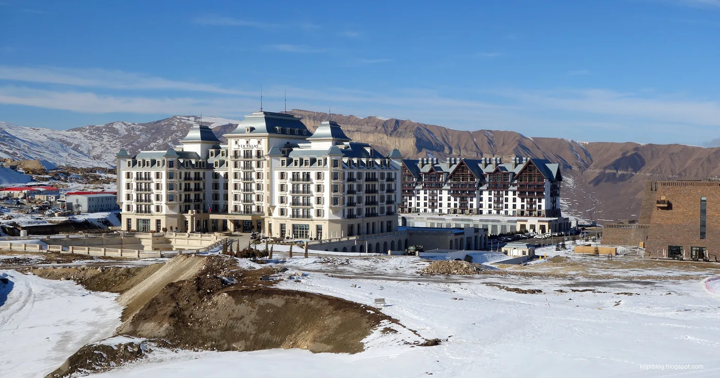 Отели Shahdag Hotel & Spa и Pik Palace после снегопада